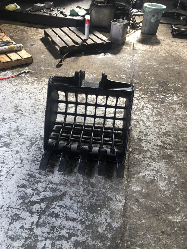 0.1用スケルトンバケット　ふるい　解体機　アタッチメント　中古　ユンボ②