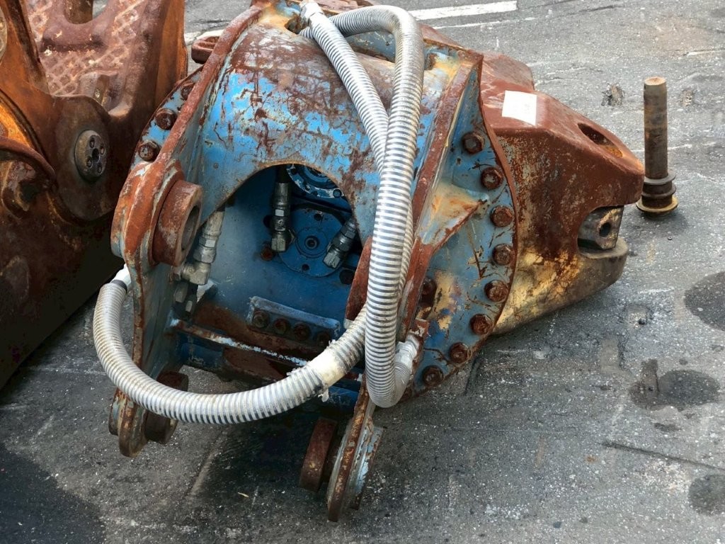 0.25用鉄骨カッター,カッター,オカダアイヨン,中古機,ショベル,ユンボ,鉄骨,TS-S320