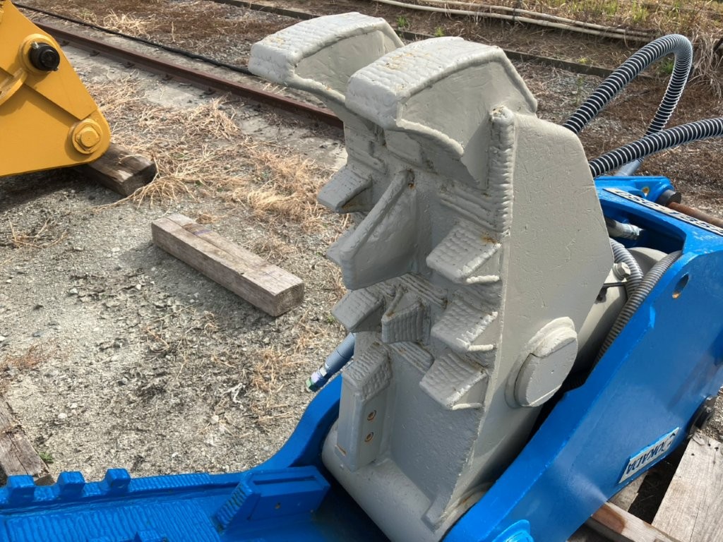 中古機,小割機,オカダアイヨン,OSC-135A,0.45用,ユンボ,ショベル,アタッチメント,小割