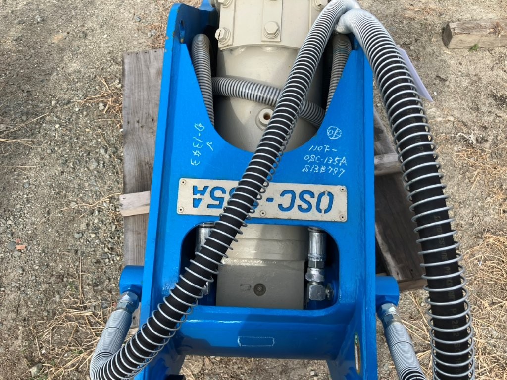 中古機,小割機,オカダアイヨン,OSC-135A,0.45用,ユンボ,ショベル,アタッチメント,小割